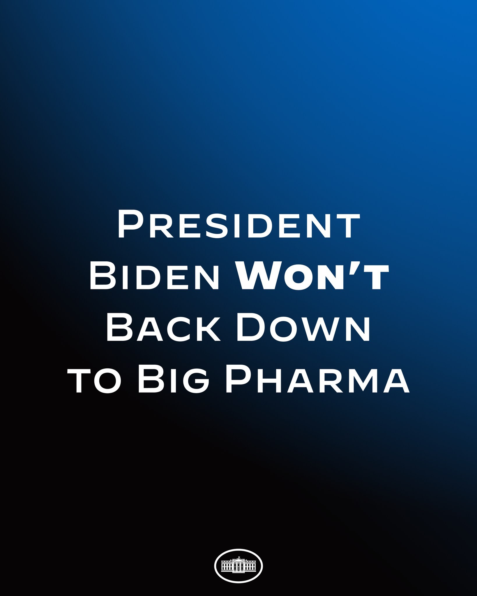 Ein blauer Hintergrund mit weißer Schrift, die den Text 'Präsident Biden gibt Big Pharma nicht nach' zeigt, und ein Logo unten.