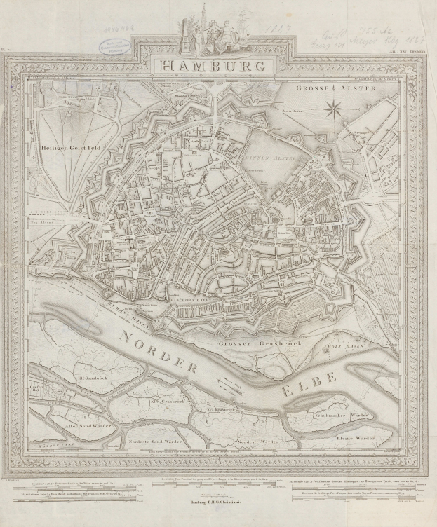 Ein altes, detailliertes Stadtplan von Hamburg, Deutschland, auf Papier gedruckt, zeigt die Straßen und Sehenswürdigkeiten der Stadt.