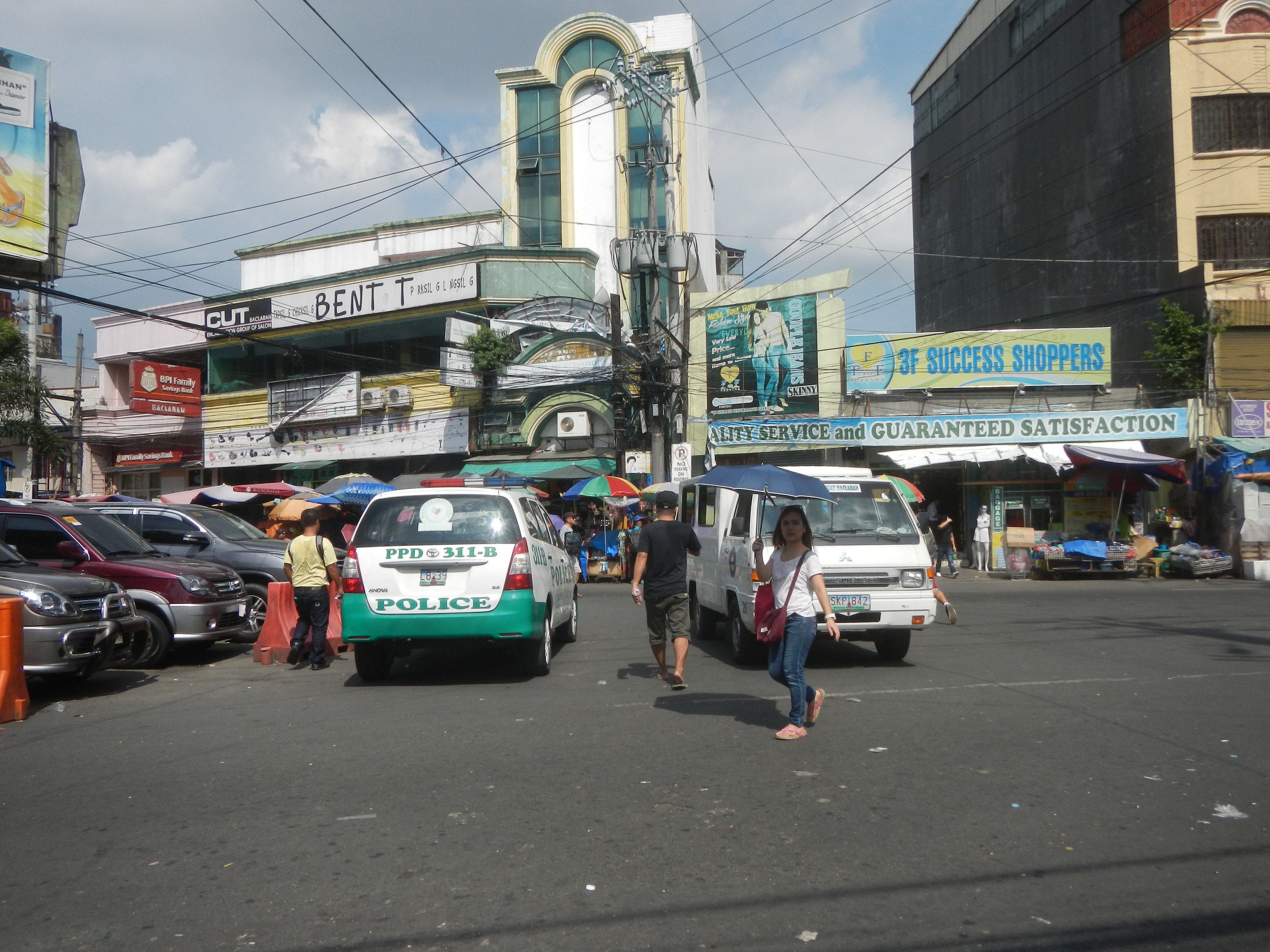 Betrüger gibt sich als Polizist aus und erpresst Kabeltechniker in Quezon City