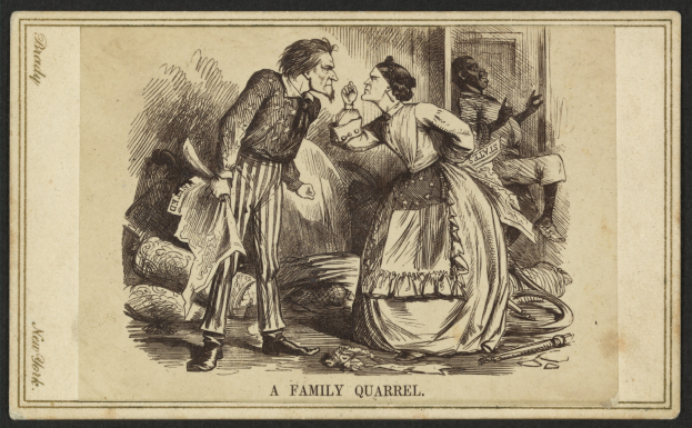 Ein Mann und eine Frau stehen in der Mitte eines Raums, der Mann hält ein Objekt, während die Frau neben ihm steht, mit dem Text "ein Familienstreit" unten.