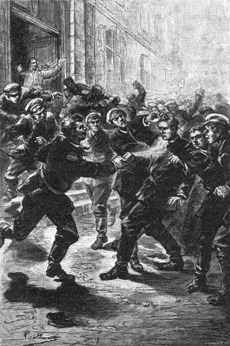 Im Gesicht und am Kopf getreten. Eine Gruppe junger Menschen verprügelt einen Passanten in einer Menschenmenge in Krasnodar