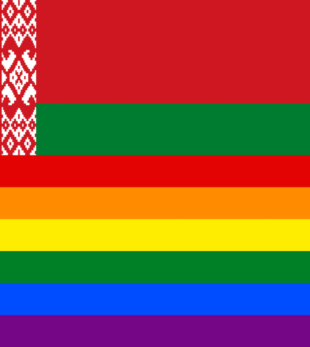 Flagge von Belarus mit sieben horizontalen Streifen - rot, grün, gelb, blau, lila und orange - und einem weißen Dekor auf der Hissenseite.