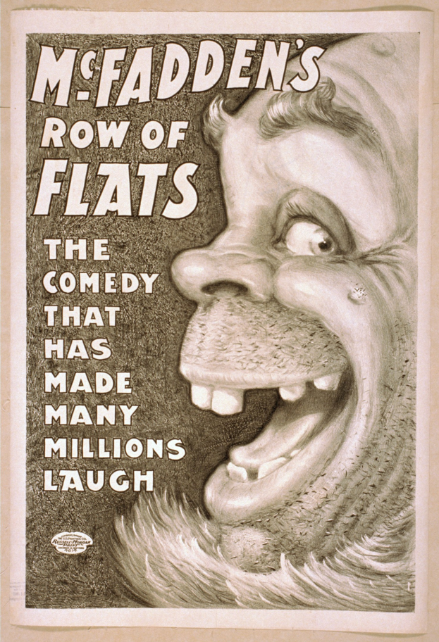Ein Plakat mit einem lachenden Menschen mit wilden Haaren vor einem gelben Hintergrund, das 'McFadden's Row of Flats: The Comedy That Has Made Many Millions Laugh' ankündigt.