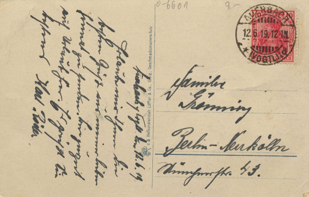 Alte deutsche Postkarte mit rotem Stempel, auf dem der Text "Gesimnacks & Co. & Co." gedruckt ist