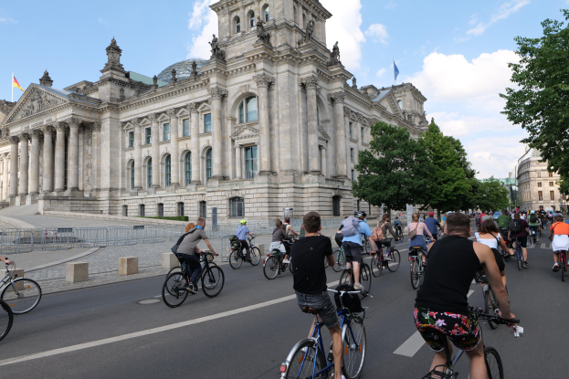 18-Jähriger nach tödlichem E-Bike-Unfall mit Fahrerflucht wegen Mordes angeklagt