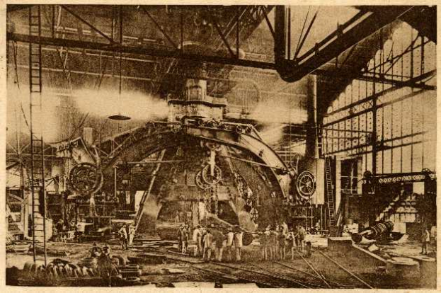 Ein Schwarz-Weiß-Foto einer Fabrikszene bei Cadillac Steel Works, das Menschen bei der Bedienung einer großen Maschine zeigt, umgeben von Leitern und Stangen.