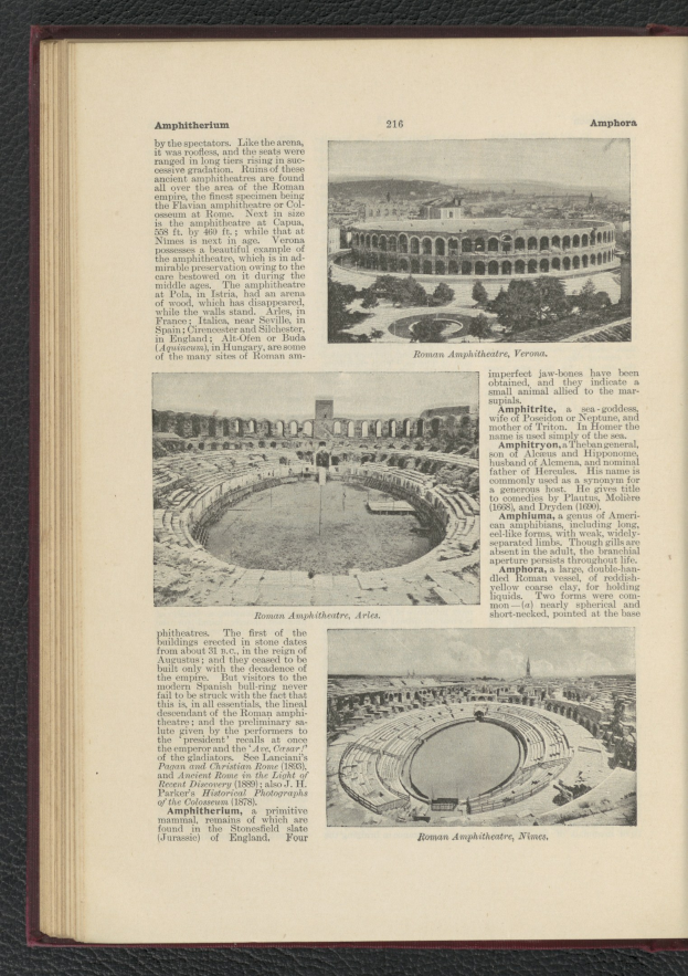 Offenes Buch zeigt ein Stadionfoto neben Text und Bildern und gibt detaillierte Informationen zum Stadion.