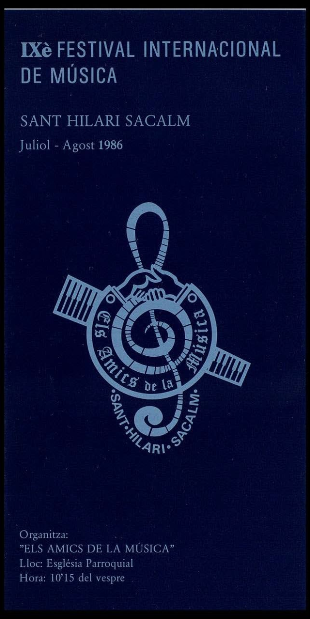 Plakat für das Ixé Festival Internacional de Música mit einem kreisförmigen Logo, das eine Musiknote inmitten von Blättern und Blumen zeigt, sowie einer fetten weißen Schrift, die "Internationales Musikfestival" lautet, und einem tiefblauen Hintergrund mit Sternen.