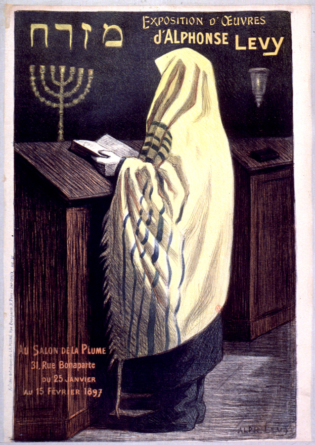 Ein Plakat, das eine Ausstellung jüdischer Kunst in Paris ankündigt, zeigt eine Person vor einem Tisch mit einem Buch und einer Menora, sowie Text, der die Ausstellung beschreibt.