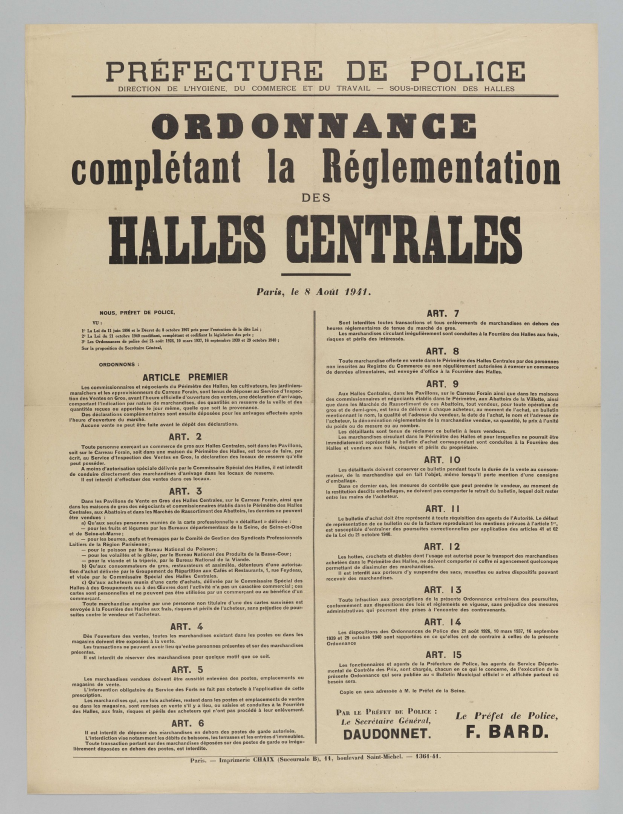 Document titled "Ordnance completant la réglementation des halles centrales," indicating regulatory completion for the Halles Centrales region in France.