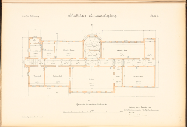 A detailed floor plan drawing of an old German school building, the Schullacher-Seminar Schütze, displayed in an aged book with accompanying text describing room sizes, window locations, and other structural features.