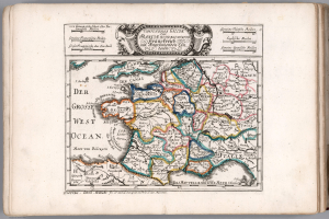 Ein aufgeschlagenes Buch mit einer detaillierten Deutschlandkarte und beschreibendem Text.