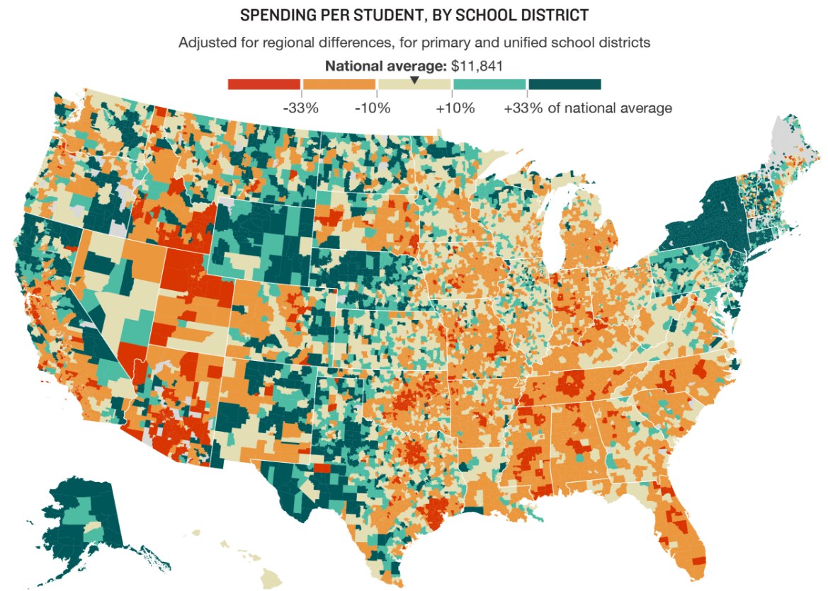 Eine U.S.-Karte, die den Schulbezirksausgaben pro Schüler in Farbprozentangaben zeigt, mit begleitendem erklärendem Text.