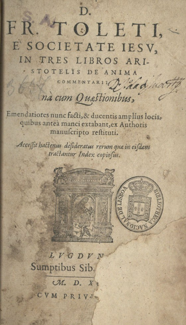 Altes Buch mit einem Stempel, das Text und eine Illustration enthält und einen nostalgischen Eindruck macht.