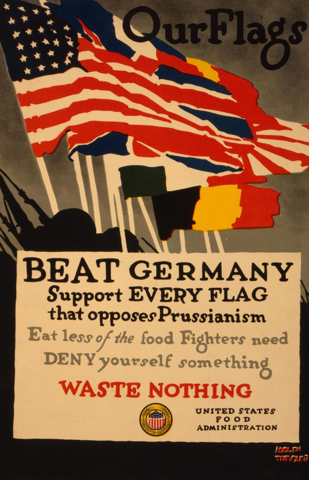 Plakat mit einer roten, weißen und blauen Flagge mit einem weißen Stern, schwarzer fettgedruckter Schrift "Unsere Flaggen schlagen Deutschland - Unterstützt jede Flagge, die gegen Preußentum kämpft" und einem weißen Rand.