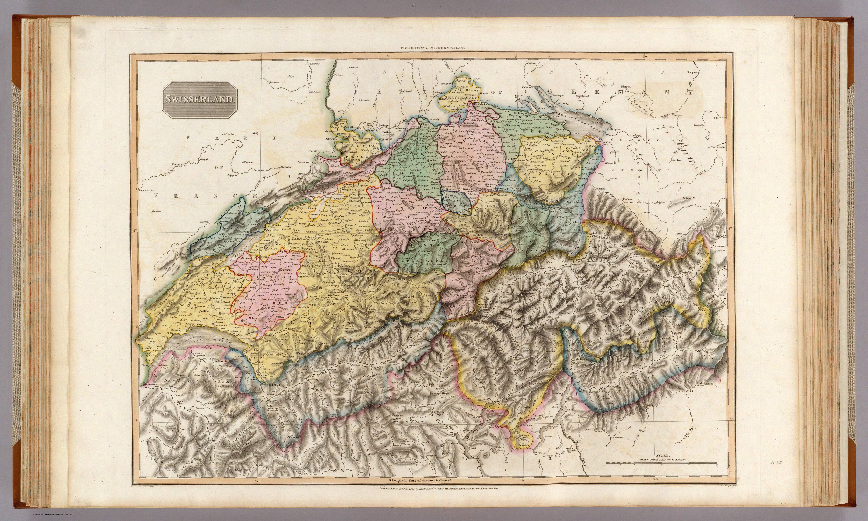 Ein altes Buch mit einer detaillierten Landkarte der Schweiz auf dem Cover, das Regionen und Nachbarländer zeigt, begleitet von beschreibendem Text.