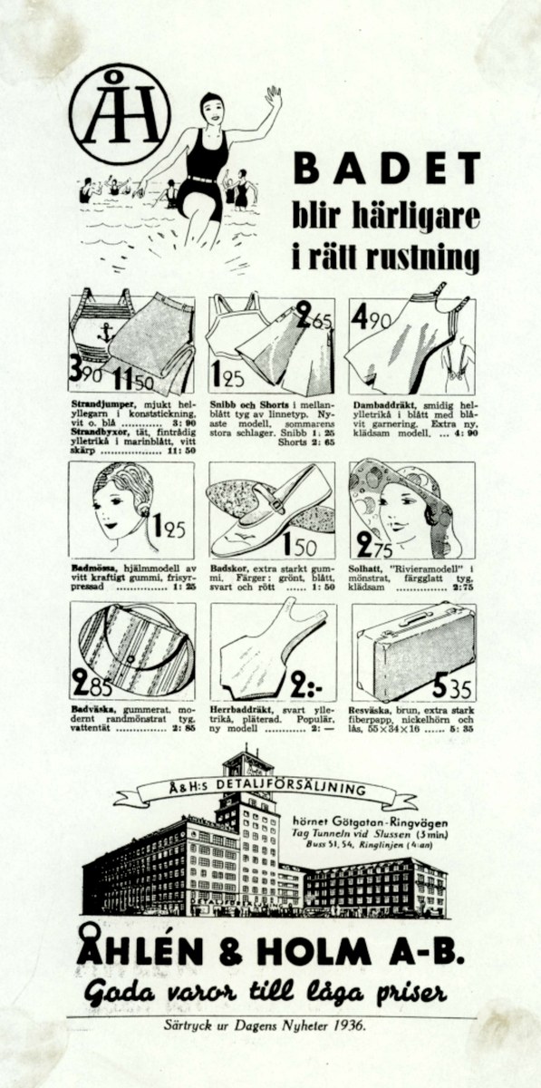 Anzeige für einen weißen und blauen gestreiften Bikini mit einer Frau mit einem Pferdeschwanz, die direkt in die Kamera schaut, vor modernen Gebäuden mit fetter Schrift.