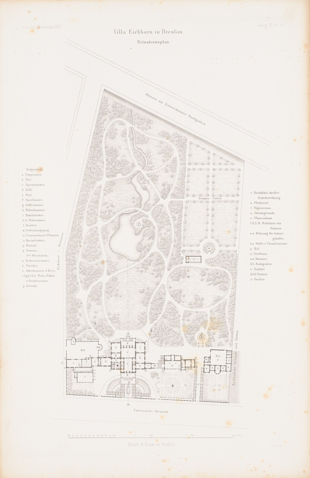 Ein altes Buch mit einer detaillierten Karte eines Parks auf dem Cover, das Bäume, Sträucher und andere Vegetation zeigt, zusammen mit Textinformationen über den Park.