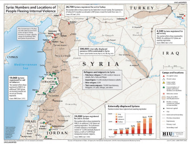 Plakat mit einer Karte von Syrien, die die Binnenflucht aufgrund von Gewalt zeigt, begleitet von Text und Grafiken, die die Situation darlegen.