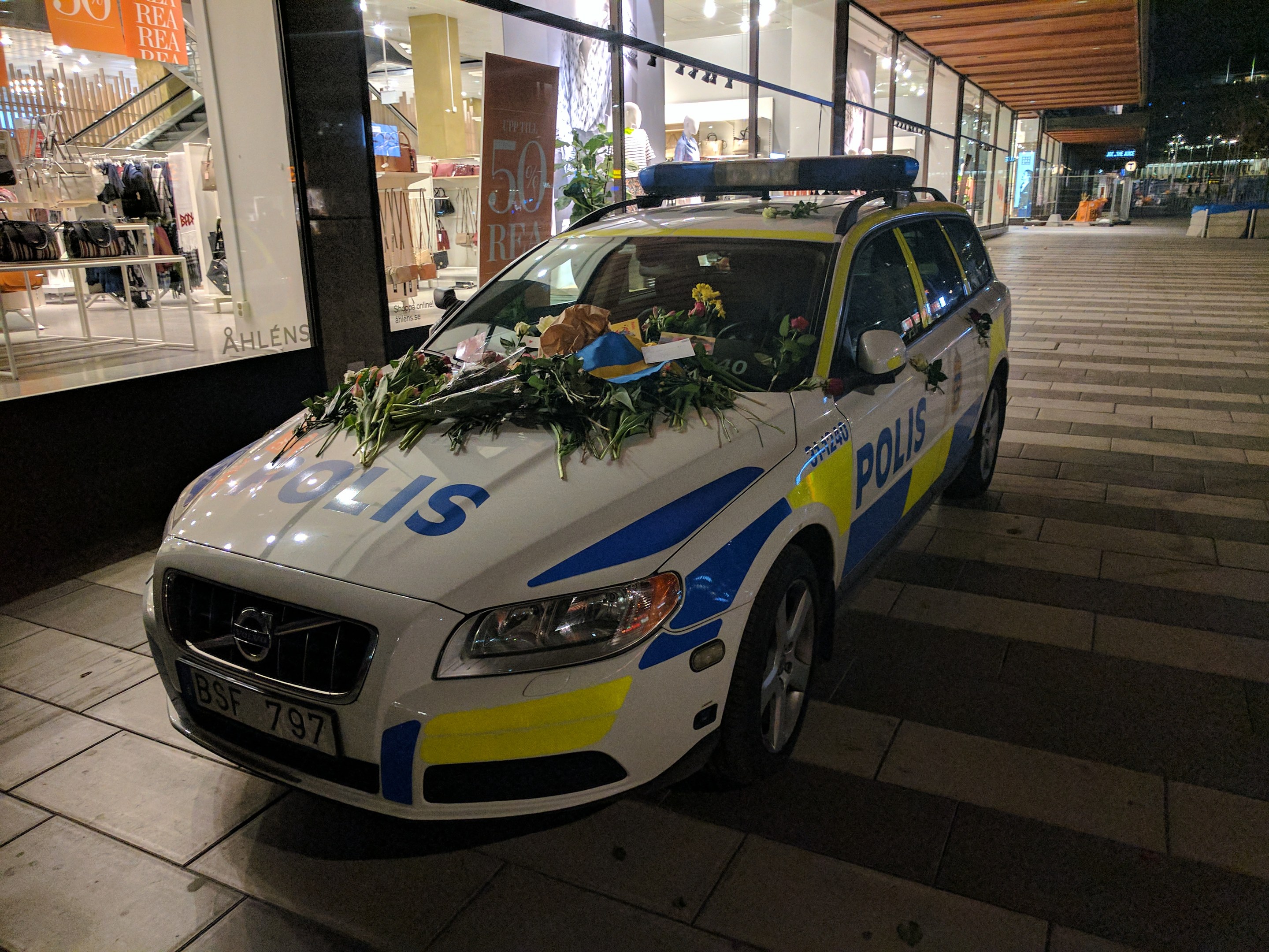 In Adler, ein Mann raubte eine Frau während eines nächtlichen Spaziergangs und wurde auf der Stelle verhaftet