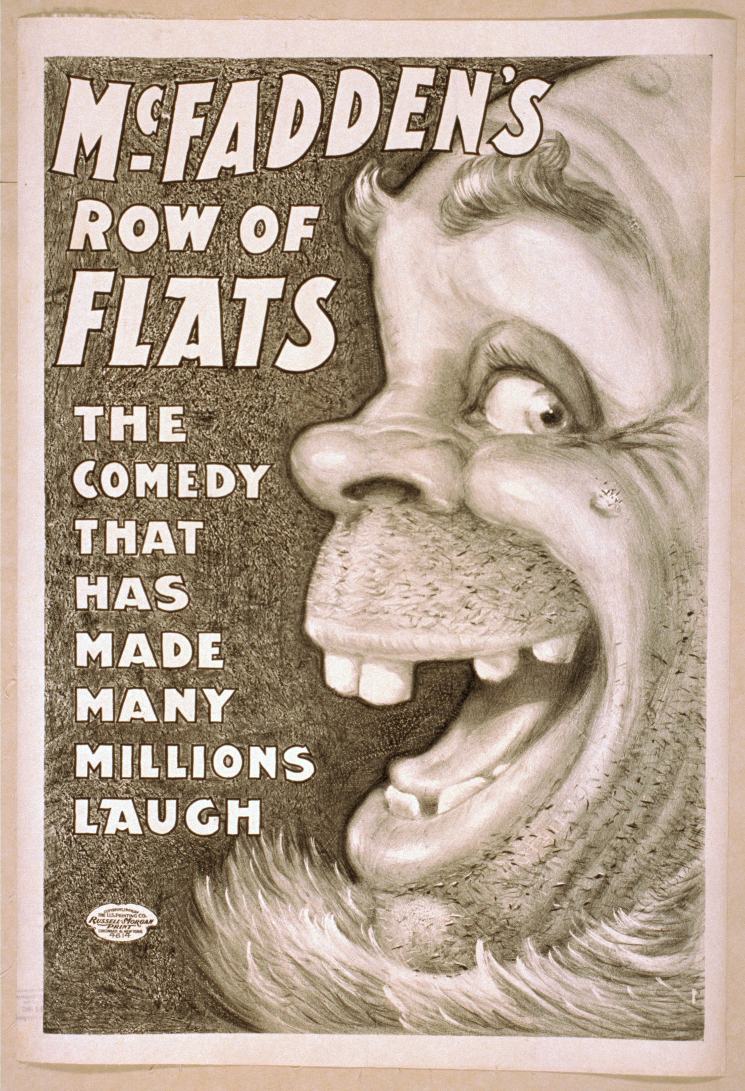 Plakat einer Person mit wilden Haaren und einem breiten, lachenden Ausdruck, eingerahmt von einem hellgelben Hintergrund, mit der Aufschrift "McFadden's Row of Flats: The Comedy That Has Made Many Millions Laugh."